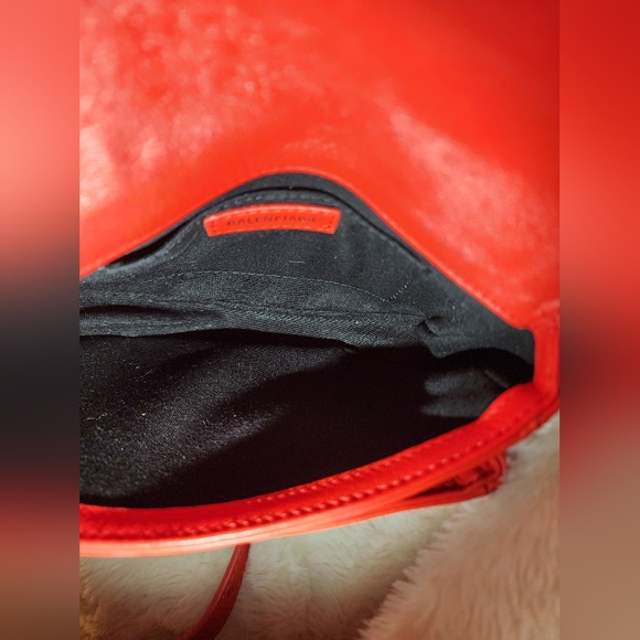 Like New Balenciaga B. Dot Crossbody - Picture 4 of 9